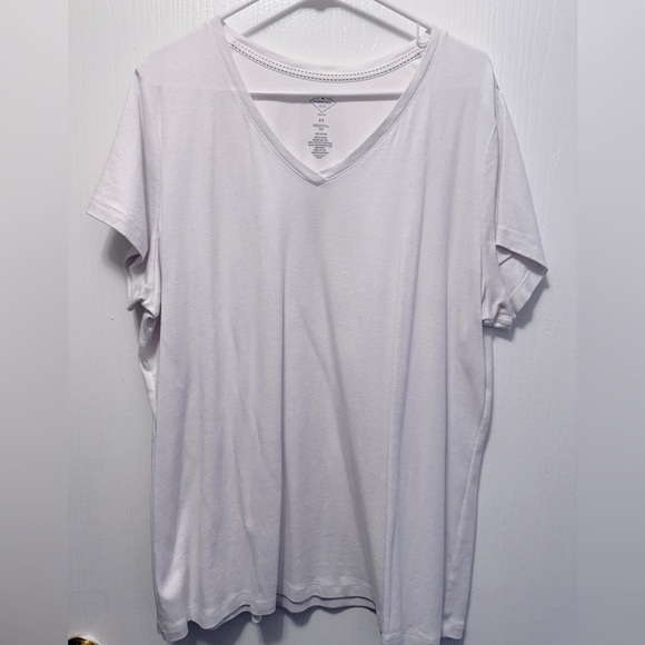 Classic White St John’s Bay Essential V-Neck Women’s Shirt Size 2X - Picture 1 of 2
